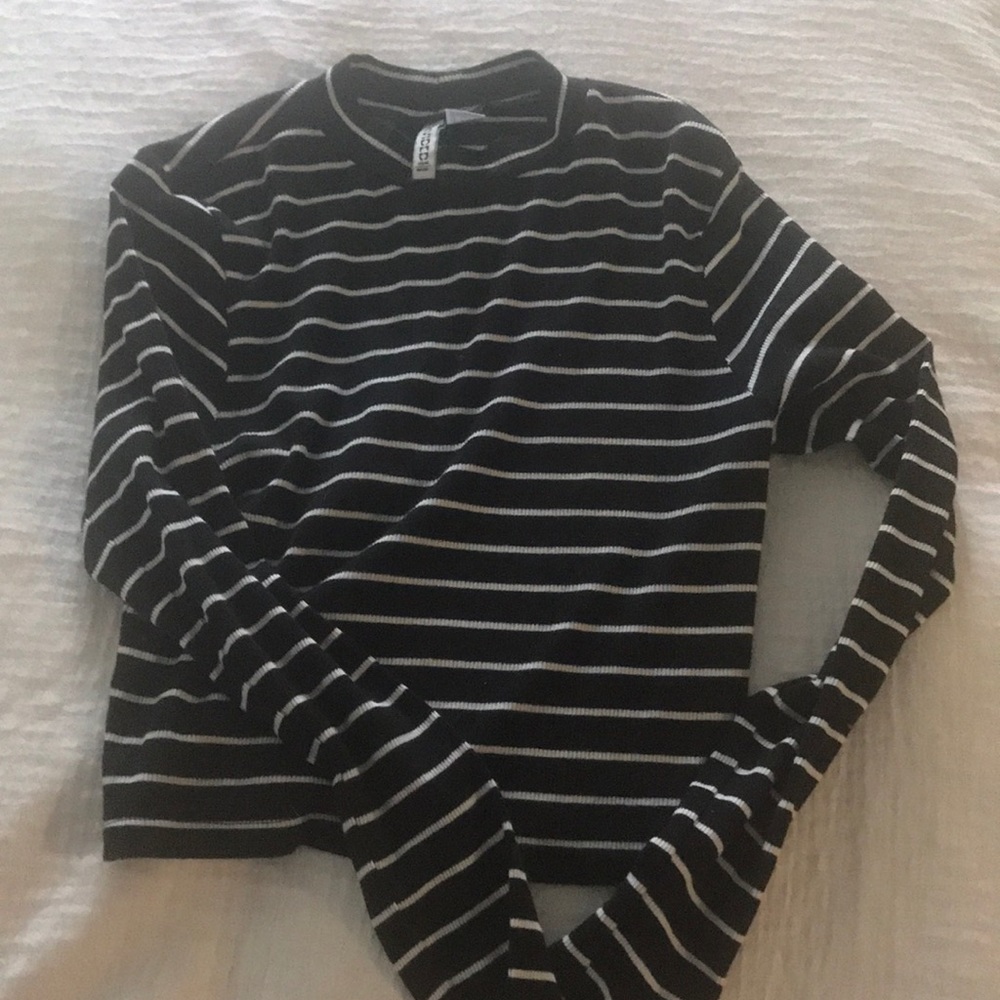 Long sleve striped cropped shirt